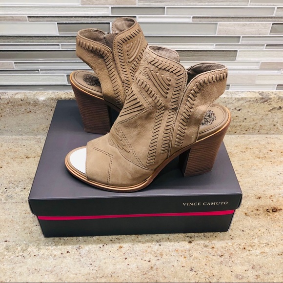 VINCE CAMUTO KARINTA TAUPE BOOTIES - Picture 5 of 7